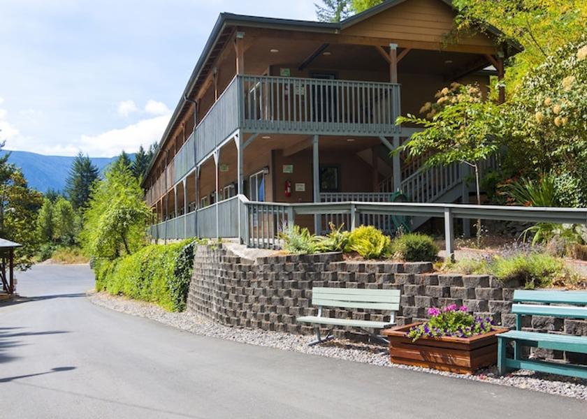 Washington Carson Exterior Detail