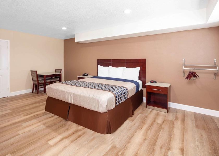 California Harbor City Room