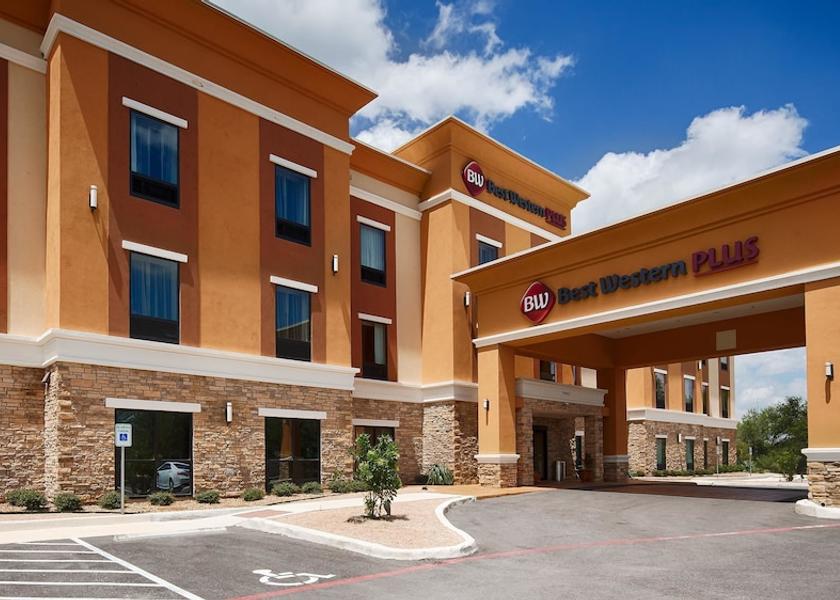 Texas Elmendorf Exterior Detail