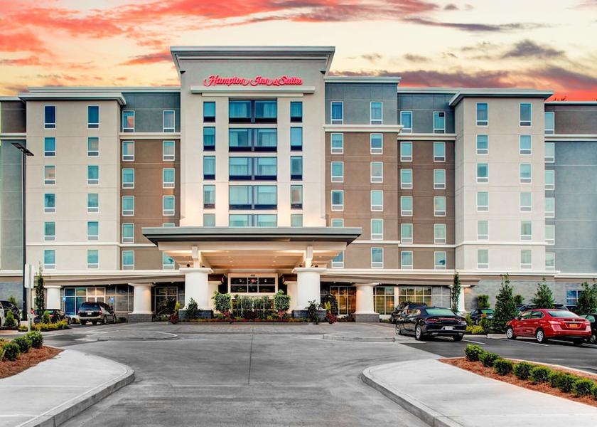 Georgia Dunwoody Exterior Detail