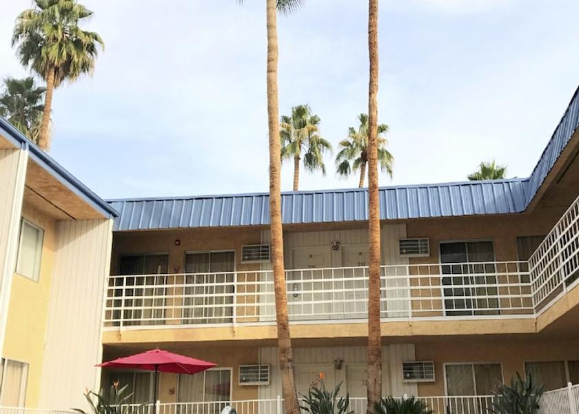 California Palm Springs Outdoor pool