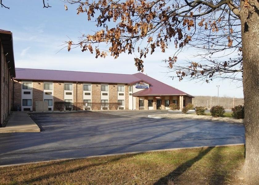 Missouri Warrenton Facade