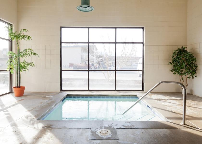 Washington Colville Indoor spa tub