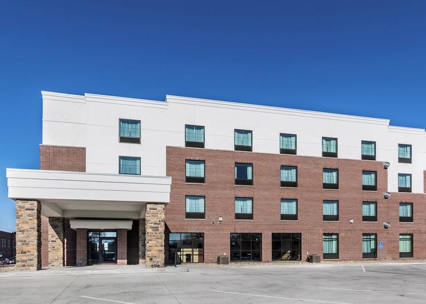 Iowa Waverly Exterior Detail