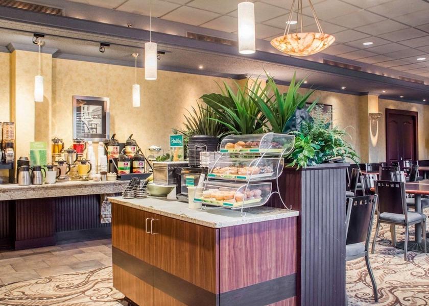 New York Oswego Breakfast Area
