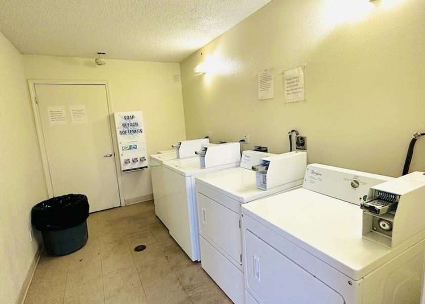 California Kingsburg Laundry Room