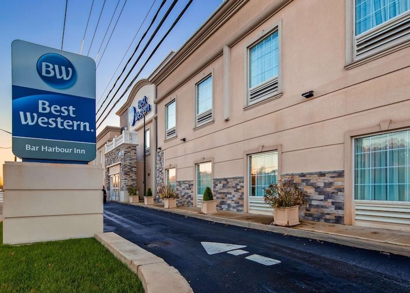 New York Massapequa Park Exterior Detail