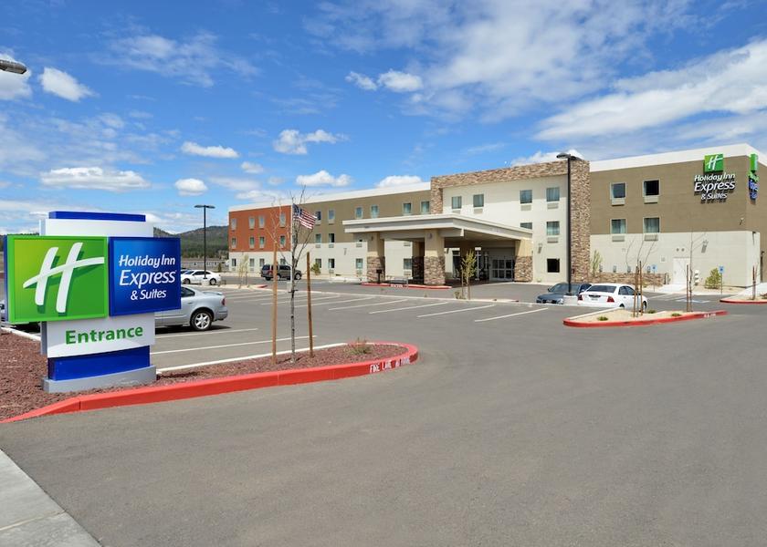 Arizona Williams Exterior Detail