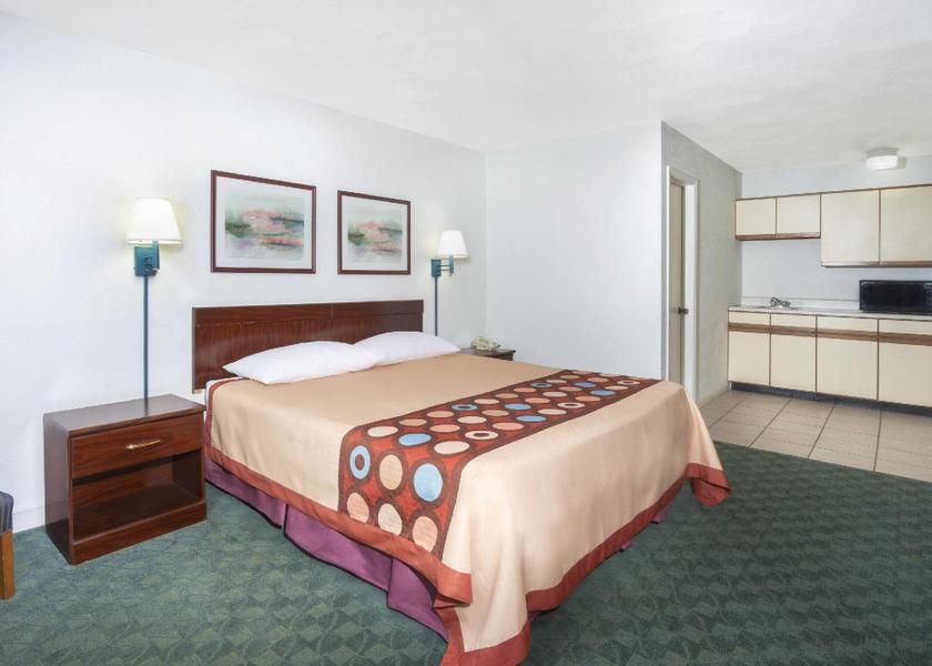 Illinois Taylorville 1 King Bed Deluxe Suite Non-Smoking