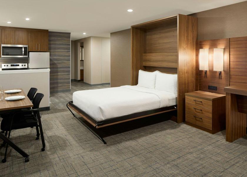 Quebec Laval Conference Suite, Conference Suite, 1 Queen Murphy, Non-Private Sofa bed, Atrium view