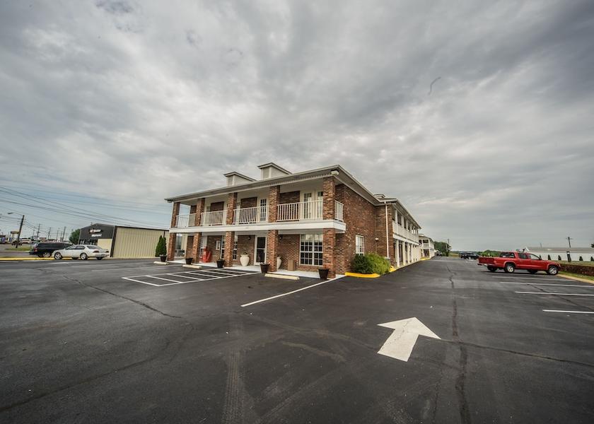 Tennessee Lawrenceburg Facade