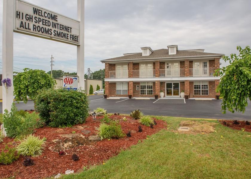 Tennessee Lawrenceburg Facade