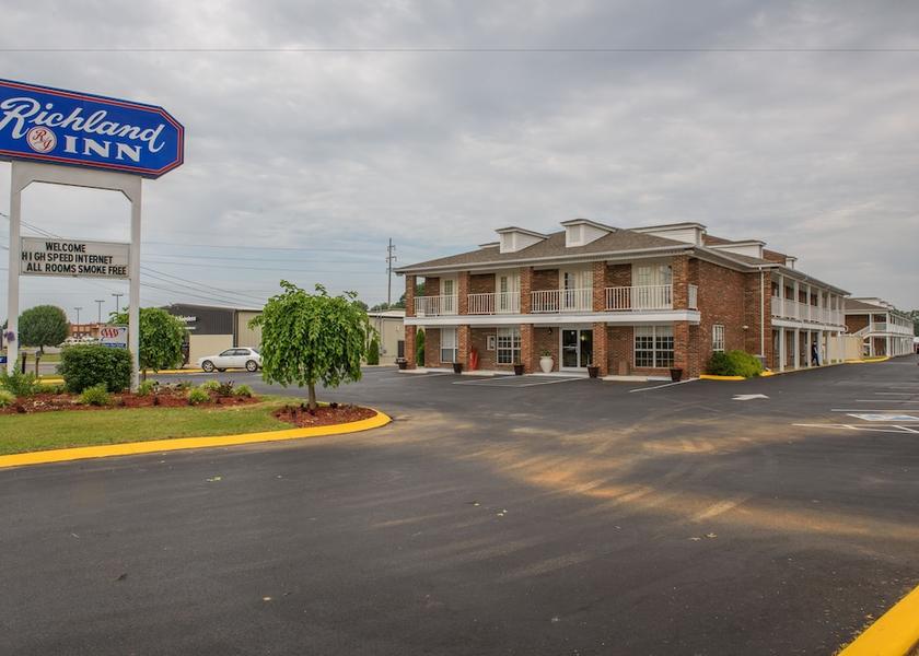 Tennessee Lawrenceburg Facade