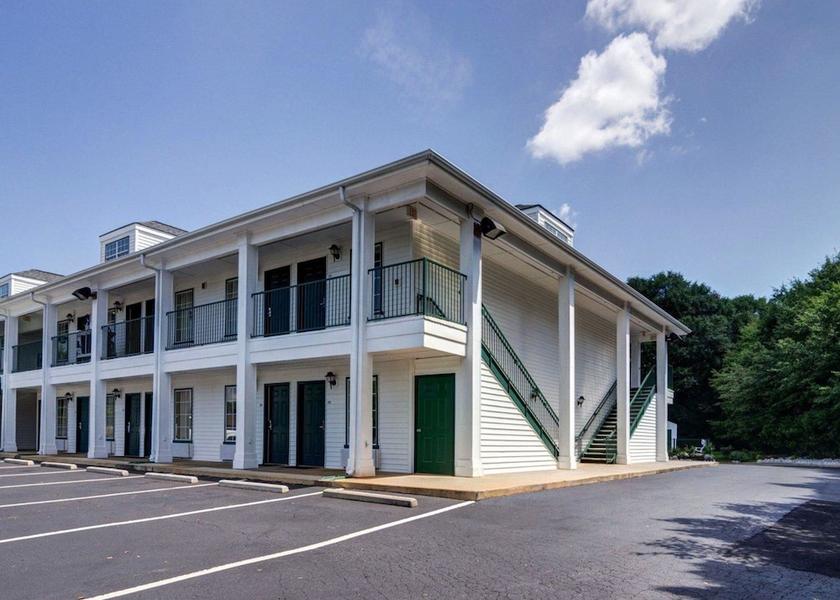 Georgia Hartwell Exterior Detail