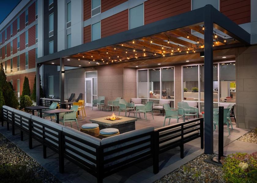 Michigan Jackson Terrace/patio