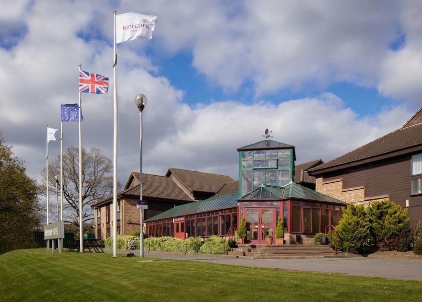 England Hatfield Exterior Detail