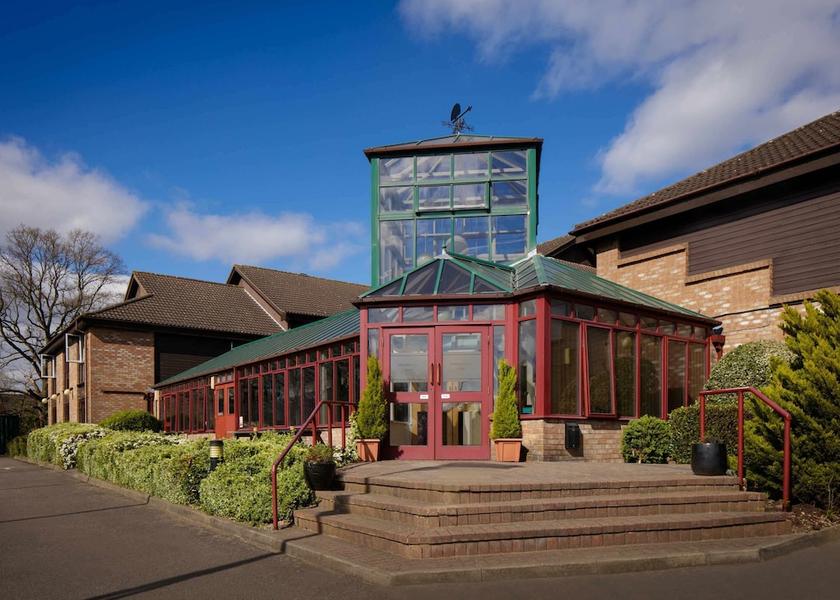 England Hatfield Exterior Detail