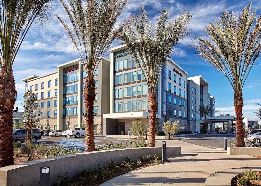 California Long Beach Exterior Detail