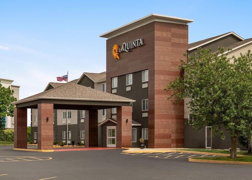 Illinois Peru Exterior Detail