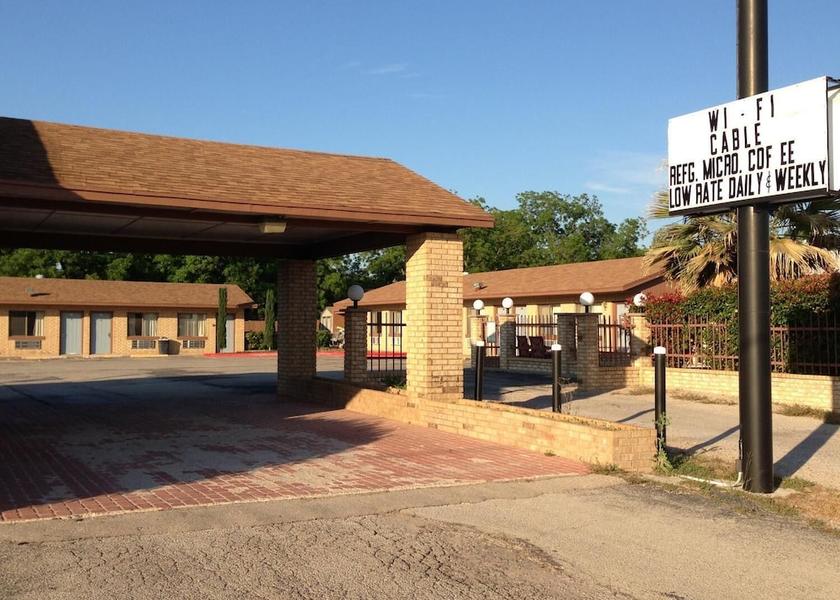 Texas de leon Property Grounds