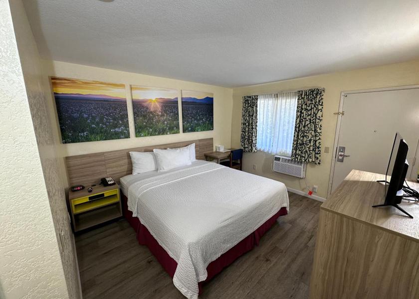 California San Marcos 1 King Bed Non-Smoking