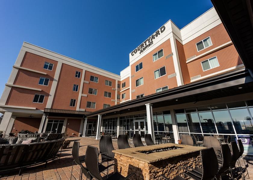 Georgia Rome Outdoor Dining