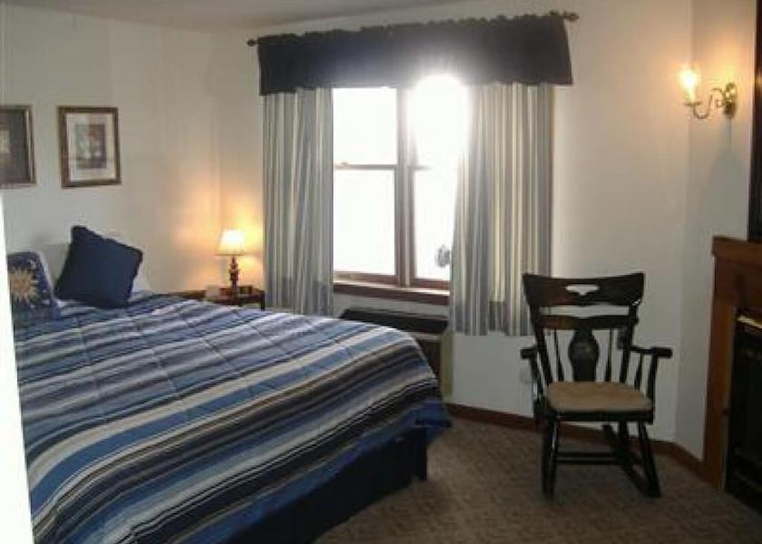 Massachusetts Fiskdale Room