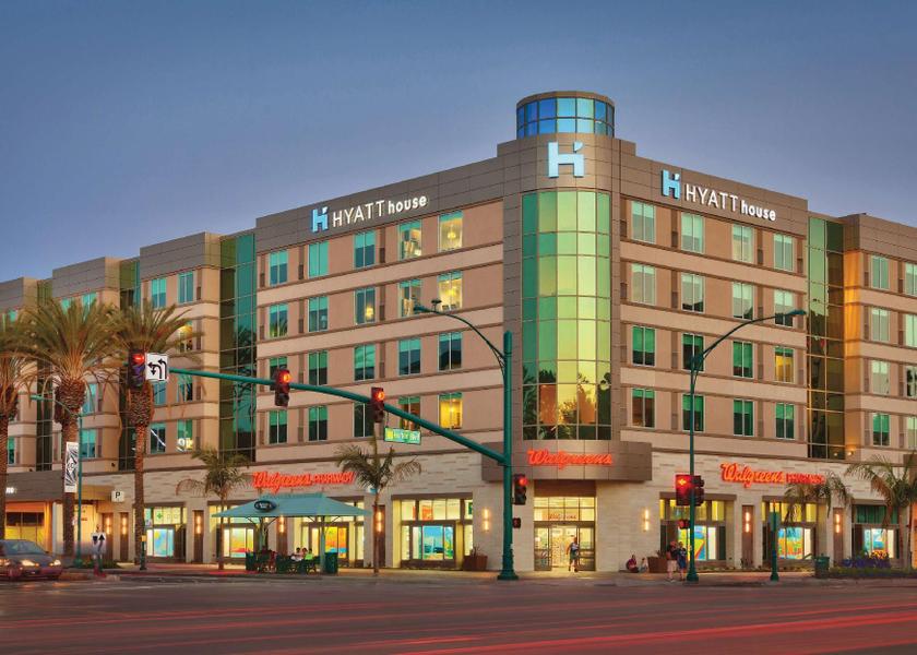 California Anaheim Hotel Exterior