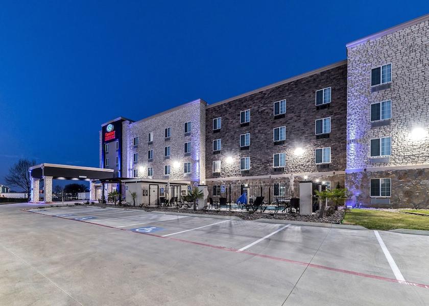 Texas Grand Prairie Front of property - evening/night