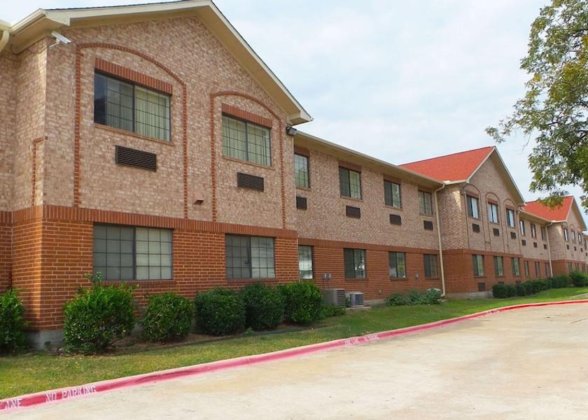 Texas Cedar Hill Exterior Detail