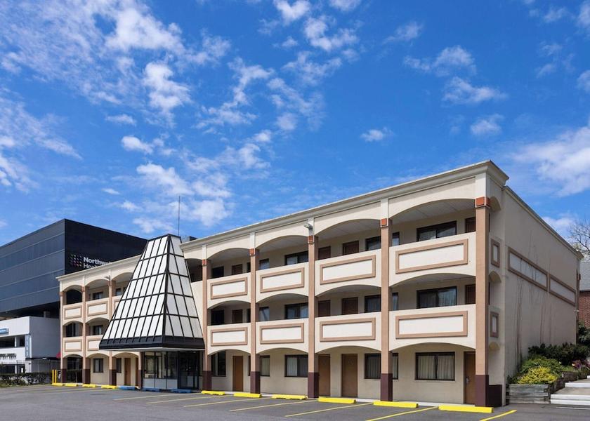 New York manhasset Exterior Detail