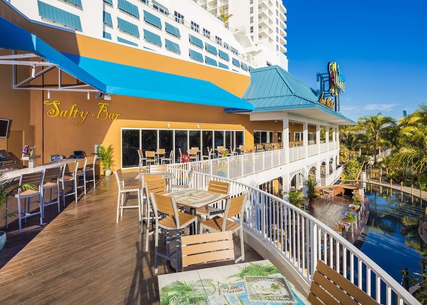 Florida Hollywood Poolside bar