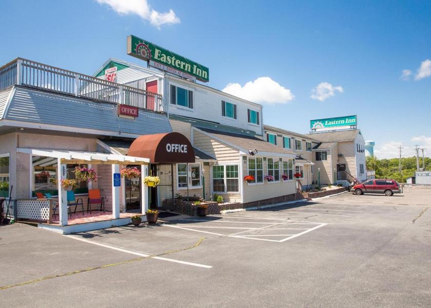 Massachusetts Buzzards Bay Hotel Exterior
