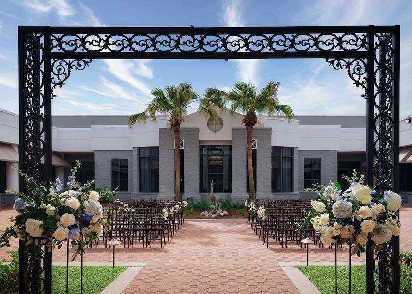 Louisiana Kenner Courtyard