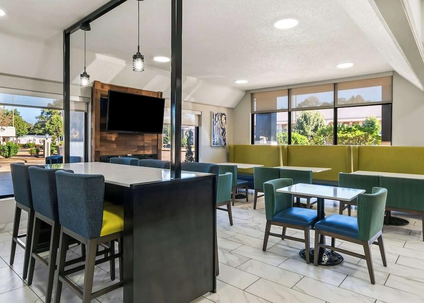 Alabama Monroeville Breakfast Area