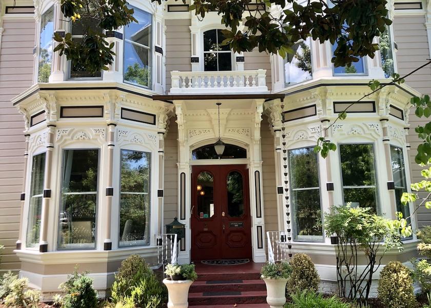 Oregon Ashland Facade