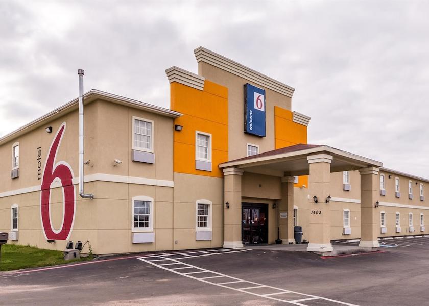 Texas Jourdanton Facade