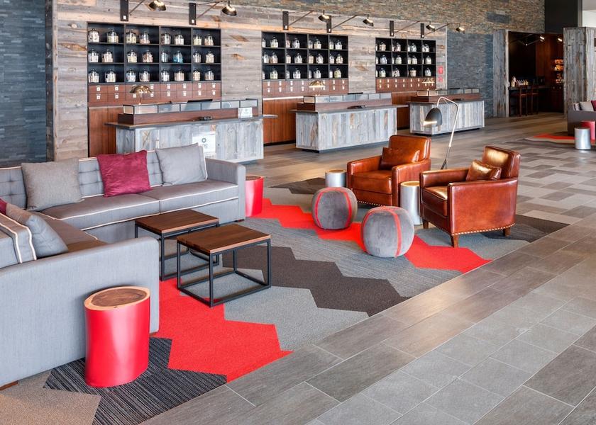 Washington Des Moines Lobby lounge