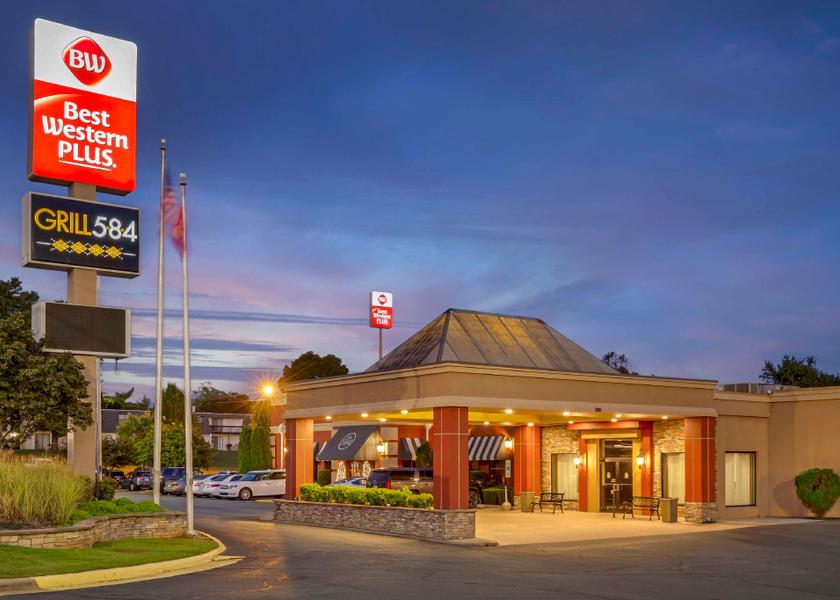North Carolina Burlington Hotel Exterior
