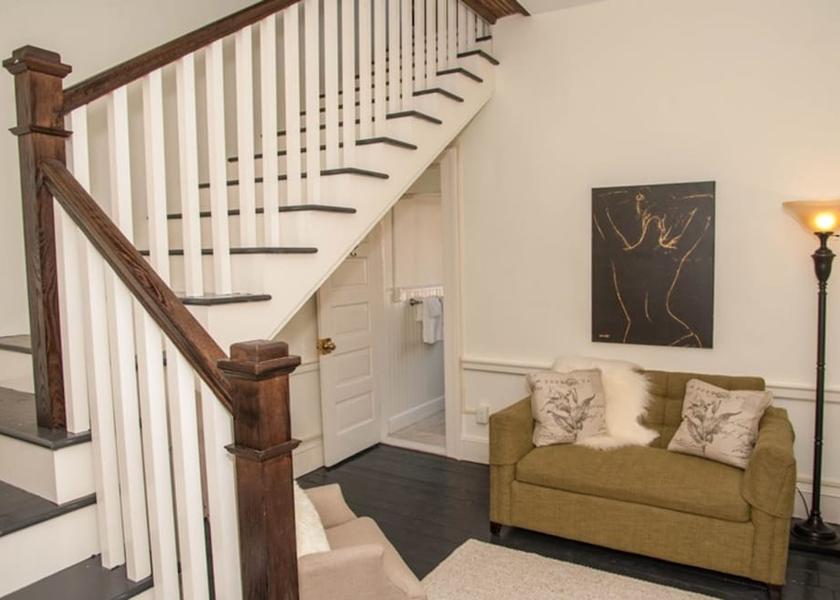 Virginia Charlottesville Room