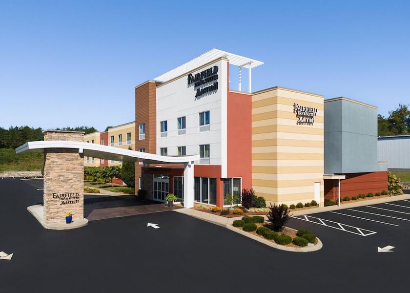 Kentucky London Exterior Detail