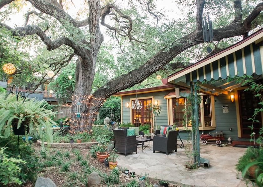 Texas Austin Exterior Detail