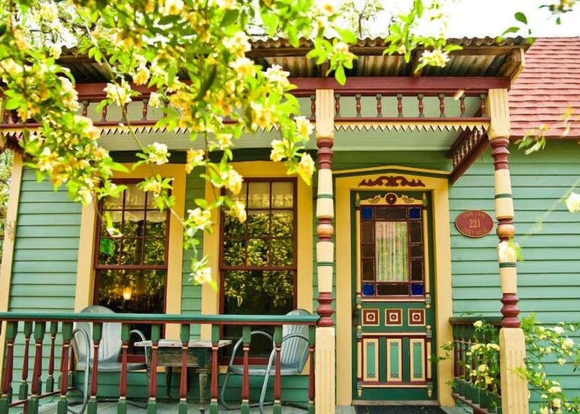 Texas Austin Exterior Detail