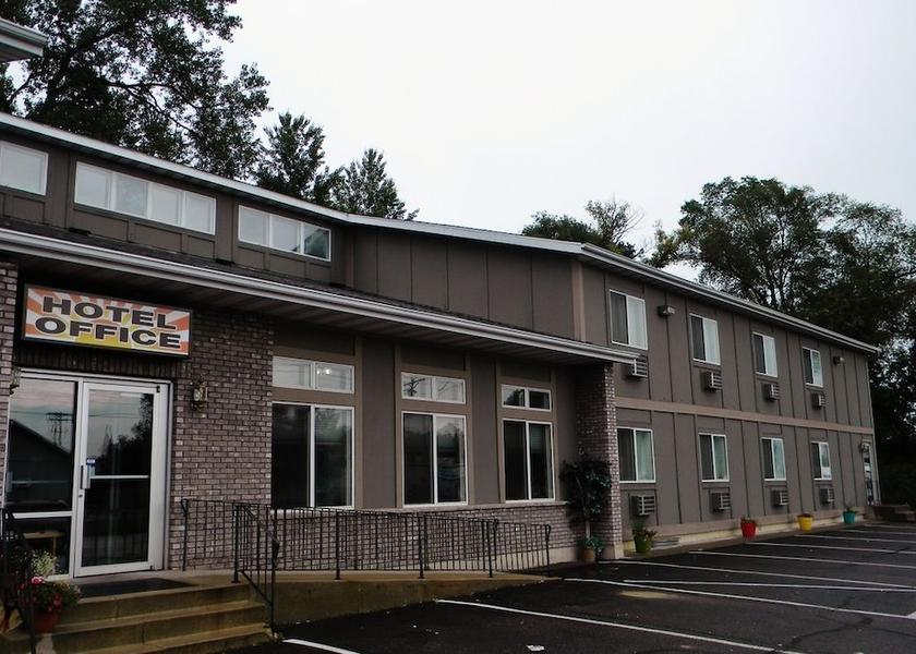 Wisconsin Mondovi Facade