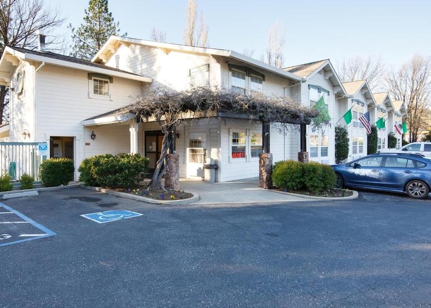 California Murphys Exterior Detail