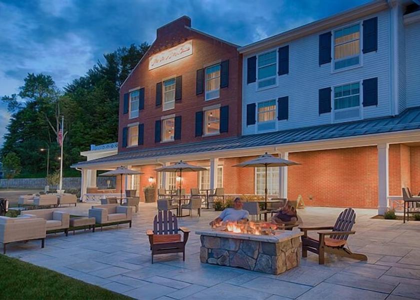 Vermont Manchester Center Facade