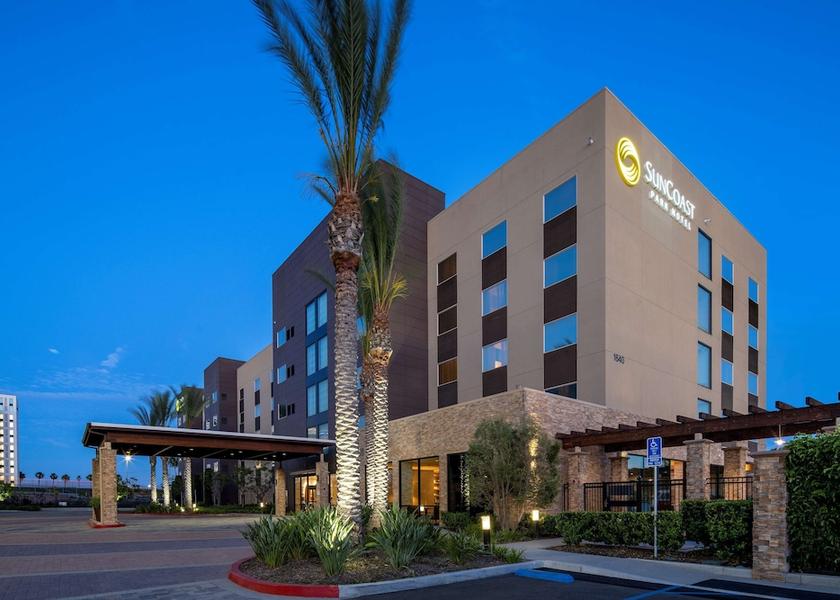 California Anaheim Exterior