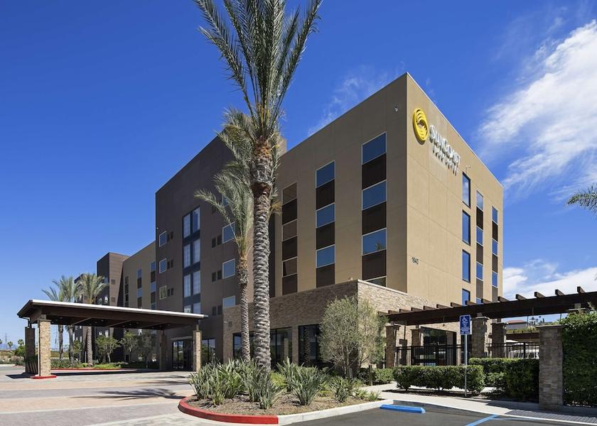 California Anaheim Exterior