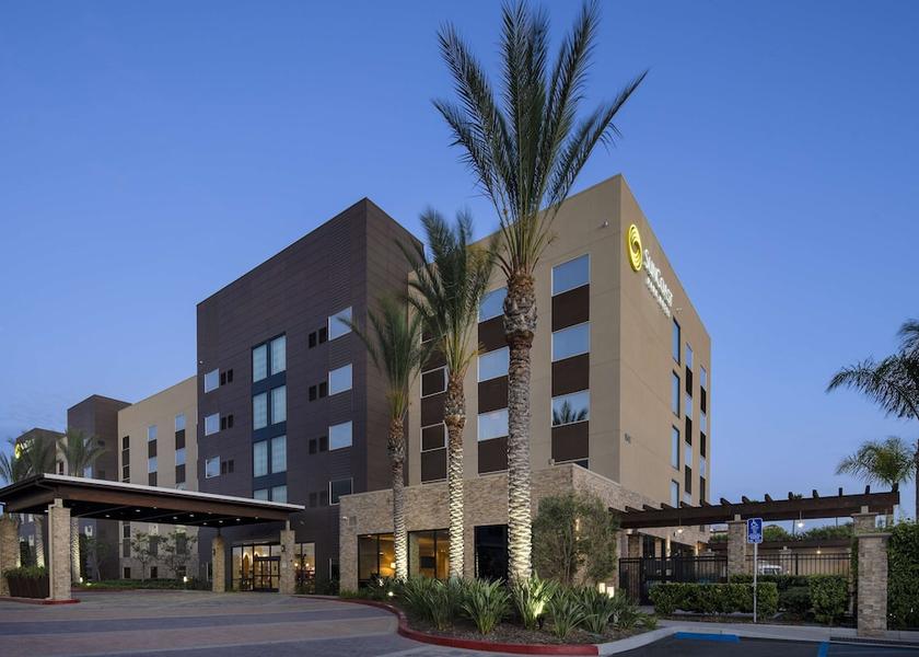 California Anaheim Exterior