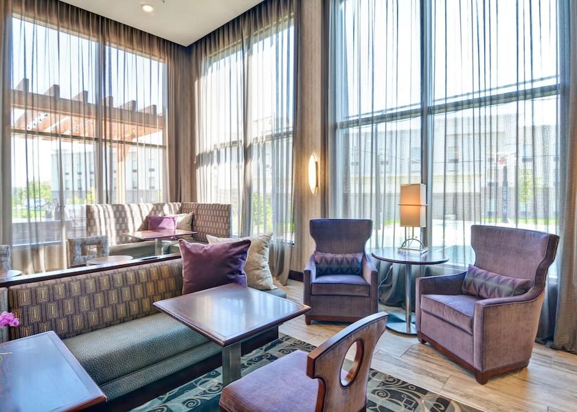 New York New Hartford Lobby